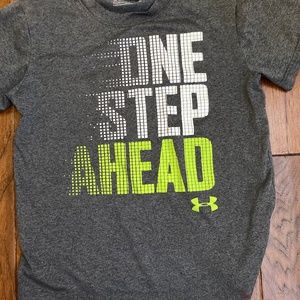 Under Armour size 5, t-shirt